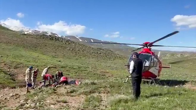 Van'da mantar toplarken düşerek yaralanan kişi helikopterle hastaneye ulaştırıldı