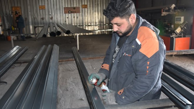 Vanlı kardeşler ürettikleri çelik kepenkleri ihraç ediyor1