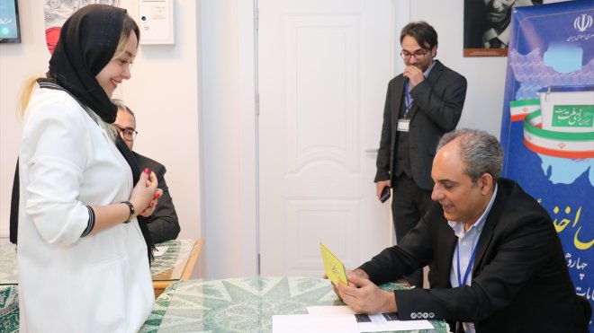 Erzurum ve Antalya'daki İranlılar 14. Dönem Cumhurbaşkanlığı Seçimleri için oy kullanıyor