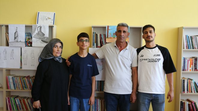 İnşaat ustası babası, ev kadını annesinin desteğiyle LGS sınavında 500 tam puan aldı