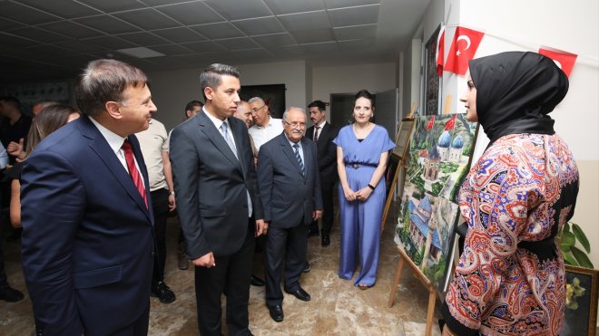 Darende Halk Eğitimi Merkezi'nden yıl sonu sergisi açıldı