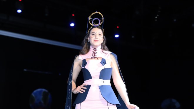 Erzurum'da üniversiteliler "Bir Tasarım Masalı" defilesi düzenledi