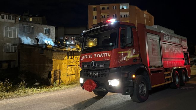 Erzurum'da metruk binada çıkan yangın söndürüldü