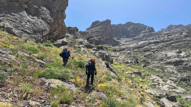 Hakkari'de dağcılar Sümbül Dağı zirve tırmanışına başladı
