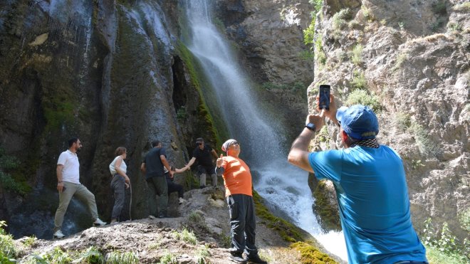Hakkari'nin doğal güzellikleri ziyaretçilerin ilgisini çekiyor
