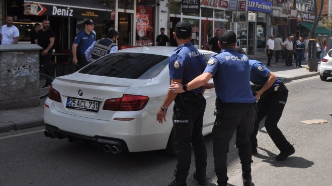 Kars'ta araç kullanırken uygulamadan kaçan çocuk kovalamaca sonucu yakalandı