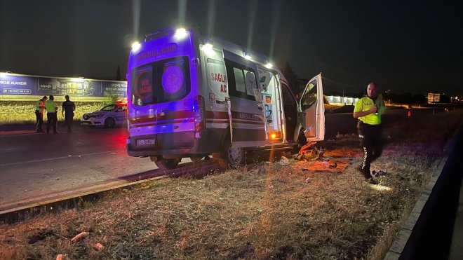 Malatya'da hasta taşıyan ambulans kaza yaptı, 3 kişi yaralandı