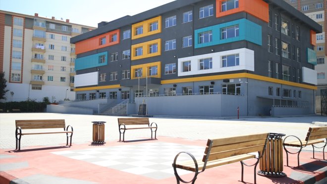 Malatya'da depremde yıkılan 4 derslikten 3'ü yeni eğitim yılına yetiştirilecek