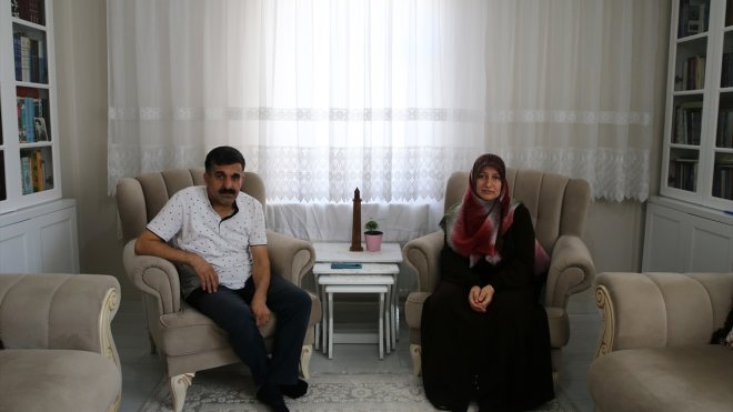 Muş'ta ikiz çocukları olan çift, yakınlarının 4 çocuğuna koruyucu aile oldu