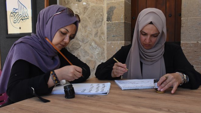 VAN - Albayrak Grubu Hat Eserleri Sergisi Van