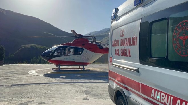 Van'da ambulans helikopter 18 yaşındaki hasta için havalandı