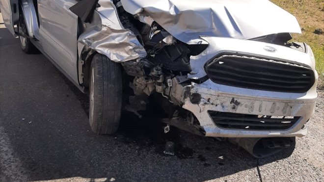 Van'da iki trafik kazasında 1 çocuk öldü, 16 kişi yaralandı