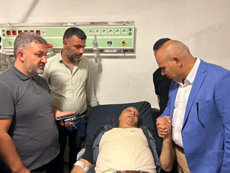 Ağrı Valisi Koç trafik kazasında yaralanan vatandaşları ziyaret etti2