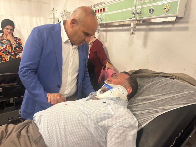 Ağrı Valisi Koç trafik kazasında yaralanan vatandaşları ziyaret etti3