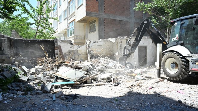 Battalgazi Belediyesi, metruk yapıların yıkımını gerçekleştirdi1