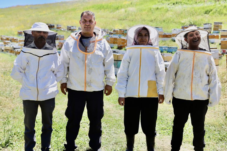 Devlet desteğiyle arıcılığa başlayan kadın girişimci, yıl içinde tonlarca verim alıyor7