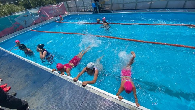 Doğanşehir'de çocuklar için portatif yüzme havuzu hizmete alındı