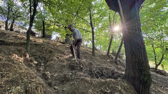 ELAZIĞ - Görme engeline rağmen 10 yıldır köyünde sebze ve meyve yetiştiriyor1