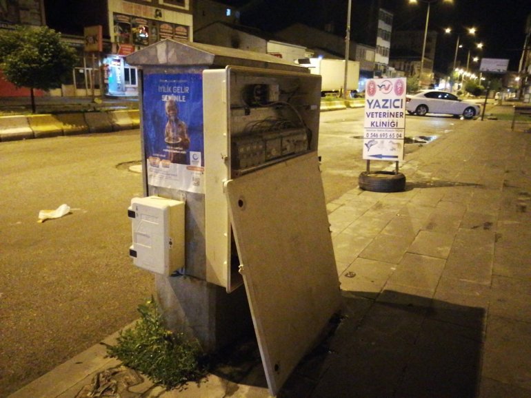 Elektrik panoları tehlike saçıyor4