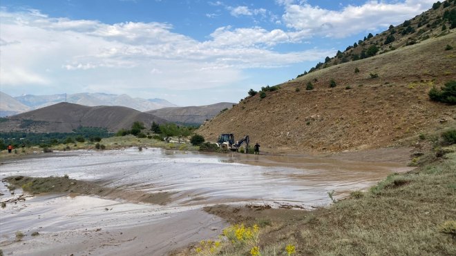 Erzincan'da sağanak nedeniyle bazı turistik işletmeleri su bastı