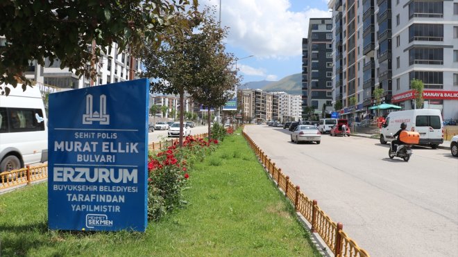 Erzurum'da 15 Temmuz şehitlerinin adları okullardan camilere birçok yerde yaşatılıyor
