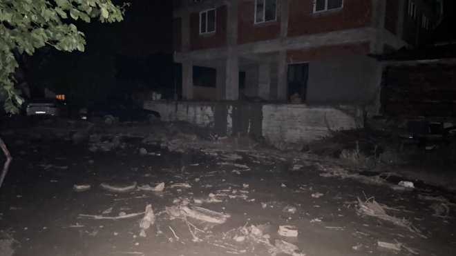 ERZURUM - Oltu ilçesinde meydana gelen sel hasara yol açtı1