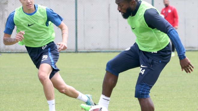 Sakatlığı atlatan Çaykur Rizesporlu Azubuike, takımla Avrupa kupalarını hedefliyor: