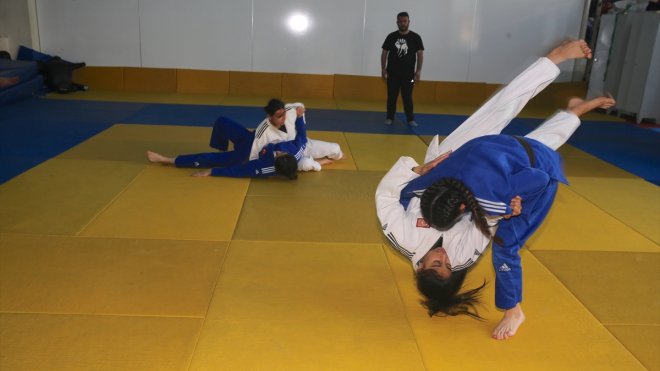 HAKKARİ - Avrupa şampiyonu kuraşçı kız sporcular, Hakkari