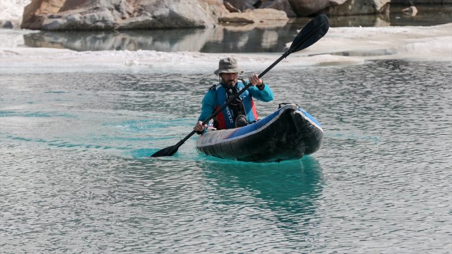 Berçelan Yaylası'ndaki buzul gölleri doğaseverlerin gözdesi oldu