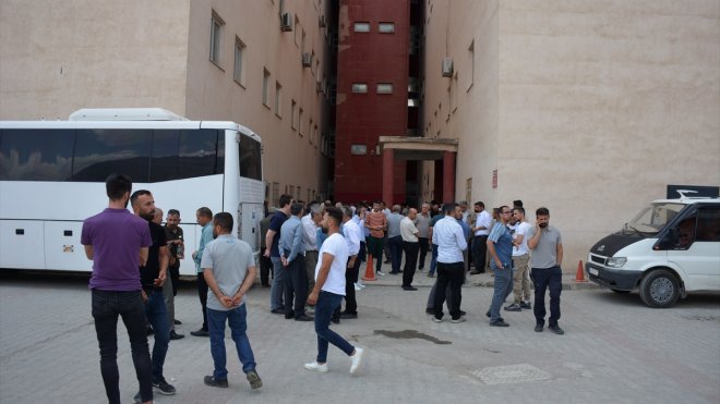 Hakkari'de bir kişi tartıştığı babasını öldürdü, kardeşini yaraladı