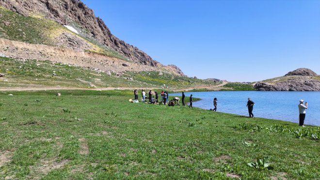 Hakkari'de doğaseverler Sat Buzul Gölleri'nin bulunduğu bölgeyi gezdi