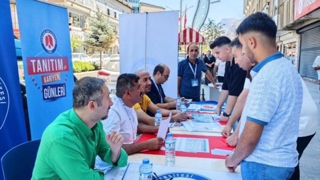 Hakkari'de öğrencilere YKS tercih danışmanlığı hizmeti