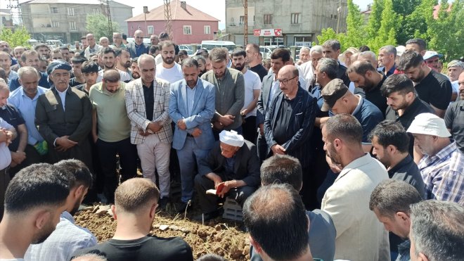 Silahlı saldırıda ölen Yüksekova TSO Meclis Başkanı Sevi, son yolculuğuna uğurlandı
