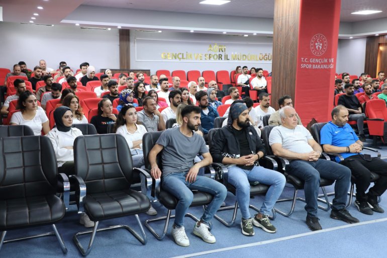 İl Müdürü Çelebi, Antrenörlerle Bir Araya Geldi4