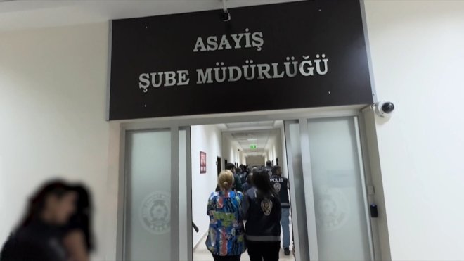 KARS - Taksi-1 fuhuş operasyonunda 12 kişi yakalandı1