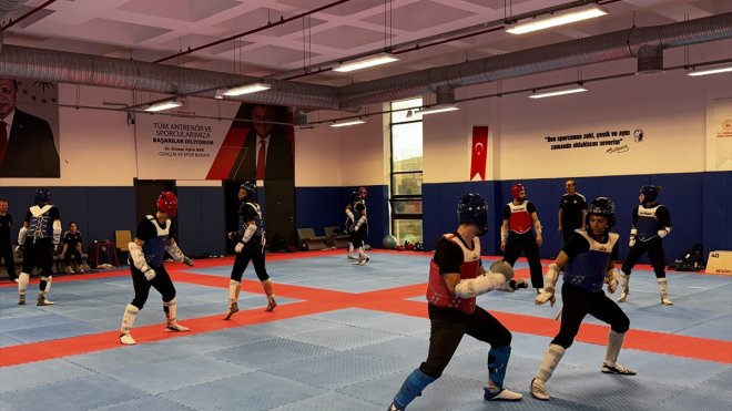 KONYA - Tekvando Milli Takımının zirve tırmanışı1