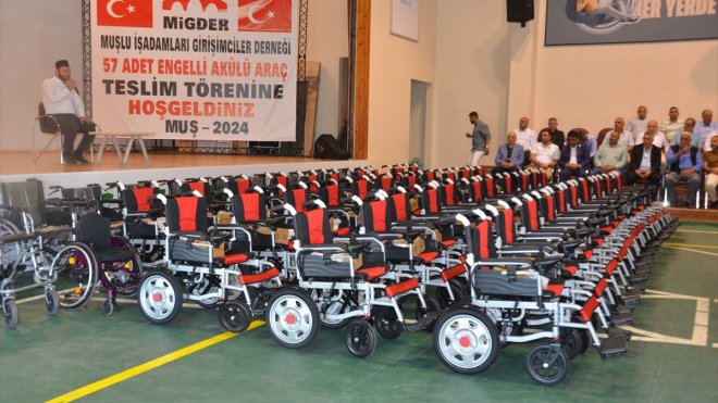MUŞ - 57 engelliye akülü araç ve tekerlekli sandalye dağıtıldı1