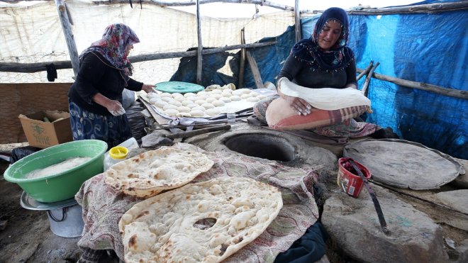 Göçer kadınların hayatı zorluklarla mücadeleyle geçiyor