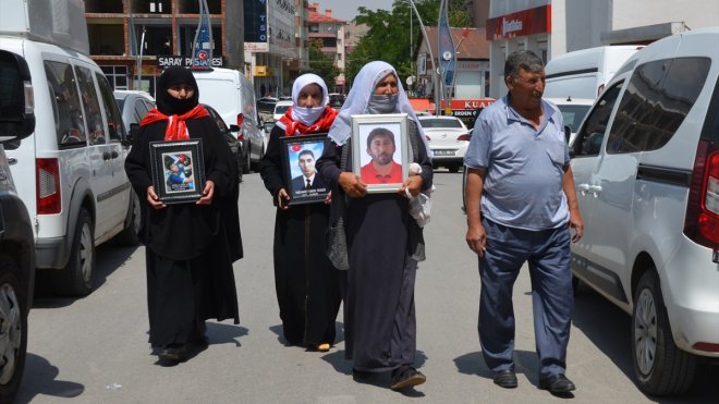 Muşlu aileler DEM Parti önündeki eylemlerini sürdürdü1