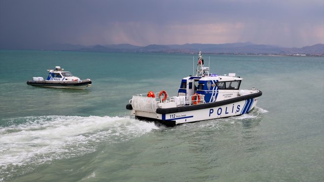 Van Denizinin cankurtaranı polisler1