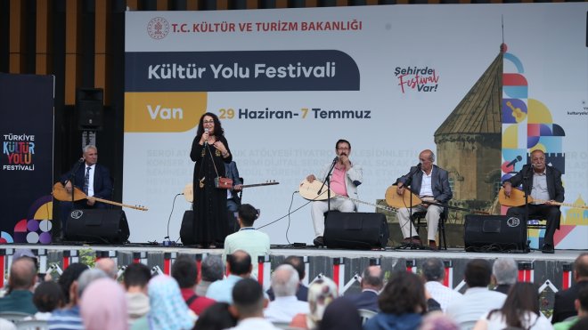 "Van Kültür Yolu Festivali"nde çocuklar gökyüzü gözlemi yaptı