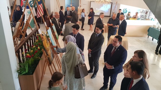 Yunus Emre Enstitüsü, Kuala Lumpur'da "Bir Diplomatın Tuvalinden Türkiye" sergisini açtı