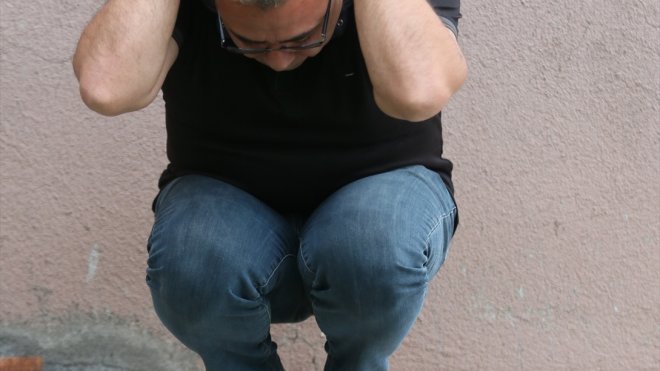 Açık arazide yıldırımdan korunmak için Parmak uçlarında durarak çömelin uyarısı1