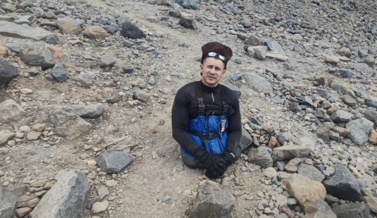 Bedensel engelli Rus dağcı, Ağrı Dağı zirvesine tırmandı2