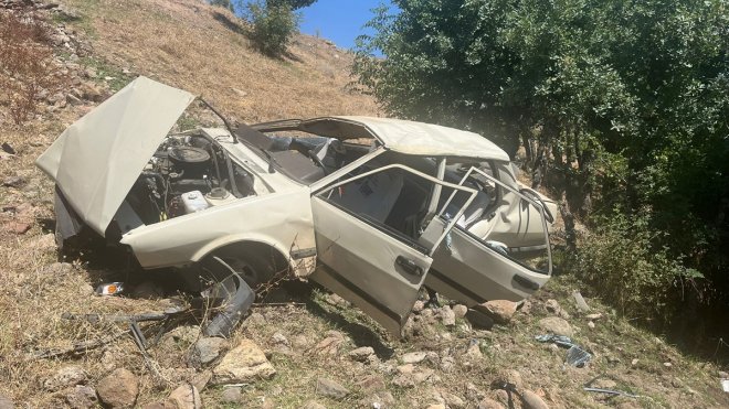 Bingöl'de şarampole devrilen otomobildeki 5 kişi yaralandı