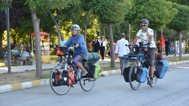 İstanbul'dan bisikletle Türkiye turuna çıkan çift 97 günde Bitlis'e ulaştı