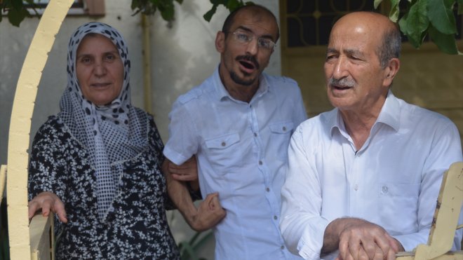 Serebral palsi hastası Güzel, ailesinin desteğiyle hayata tutundu