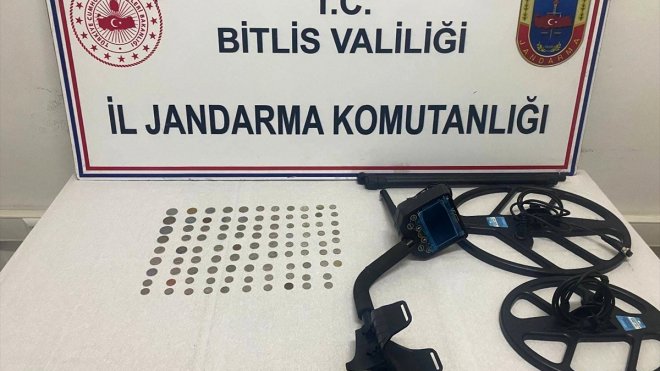 Bitlis'te düzenlenen operasyonda 97 sikke ele geçirildi