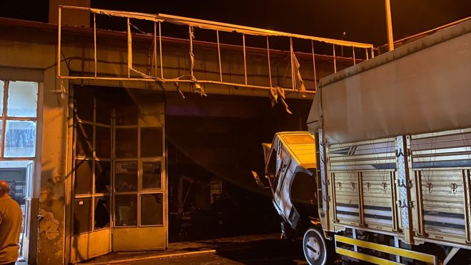 Erzincan'da iş yerinde çıkan yangın söndürüldü