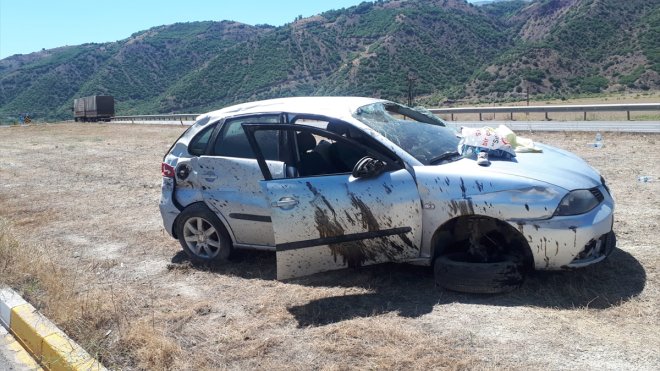 Erzincan’da devrilen otomobildeki 4 kişi yaralandı1